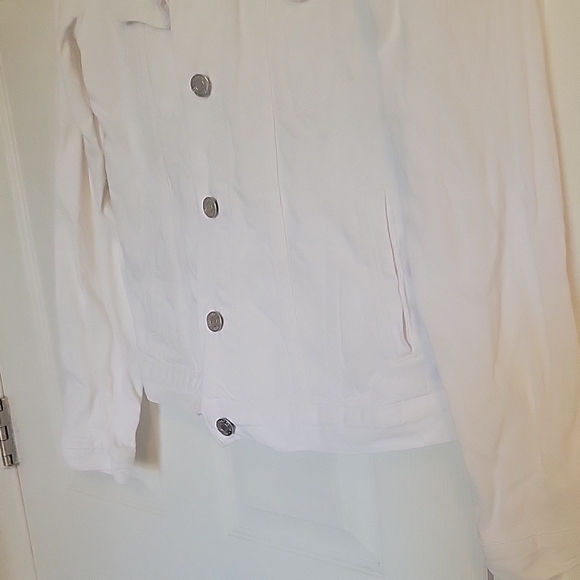 GAP Women's White Denim Jacket - Picture 4 of 5
